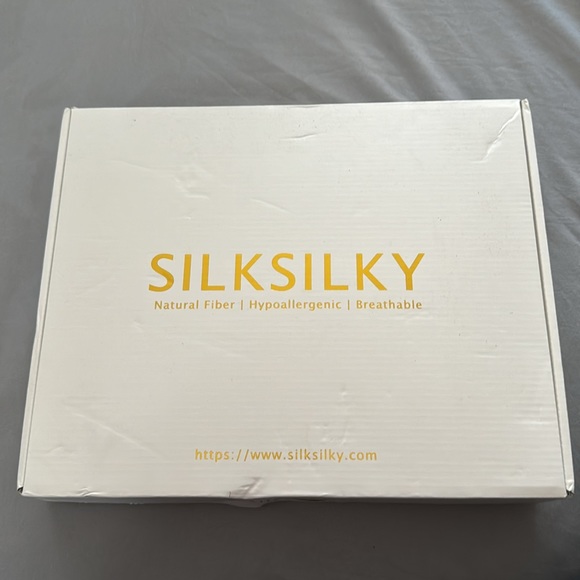 New with tags silk pjs - Picture 3 of 3